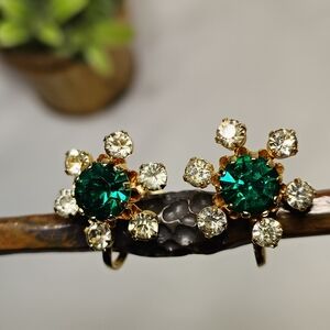 💎Coro Vintage Gold Tone Screw Back Earrings w/ Green/Clear Rhinestones